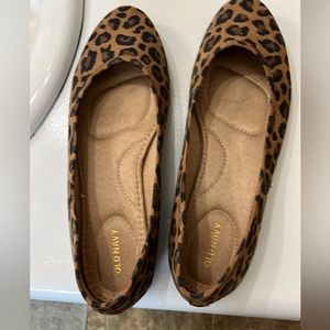 Old navy flats good condition